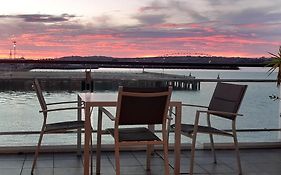 Life On Water- Princes Wharf Apartment With Fabulous Views